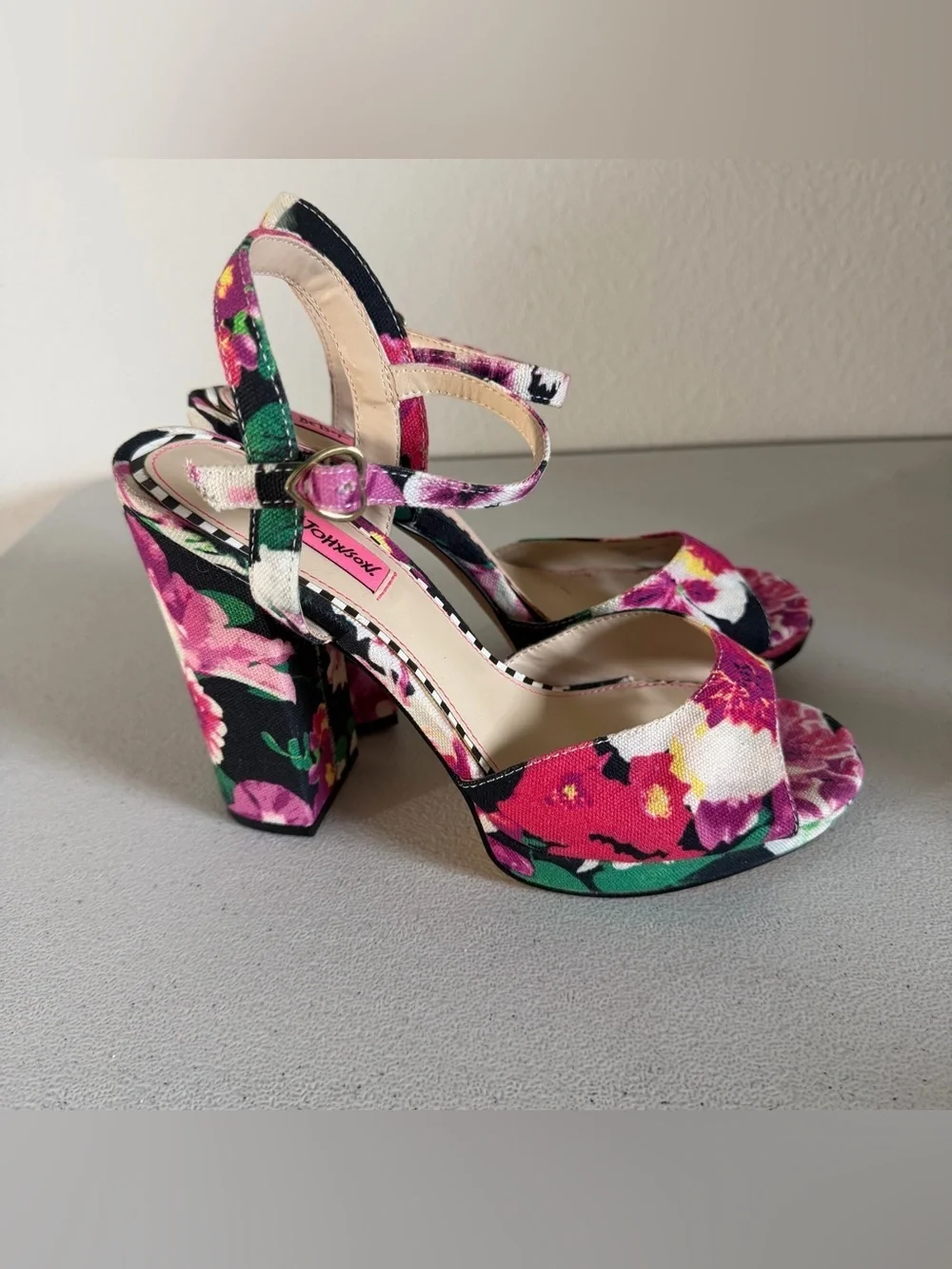 Betsey Johnson Isla platform sandals chunky block heel